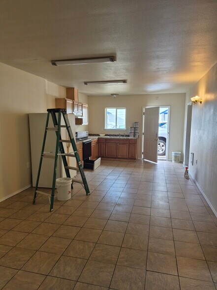 Building Photo - 402 Mineral Ave