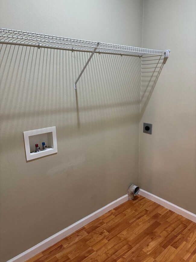 Building Photo - K1021