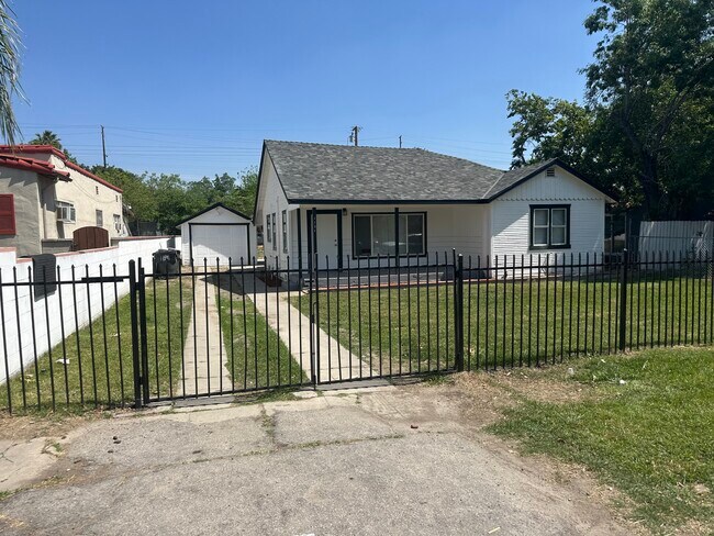 Building Photo - SMRSB