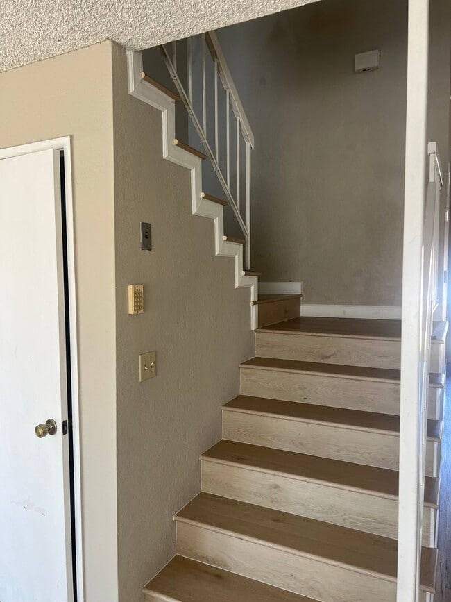 Building Photo - Spacious & Updated 4BD/2.5BA Home in Prime...