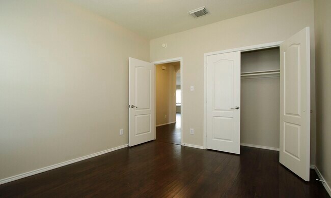 Building Photo - 8730 Cedar Walk Dr