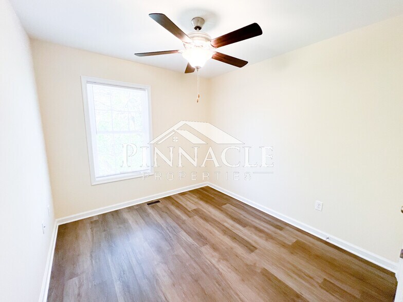 Building Photo - 2305 Tazewell Ave