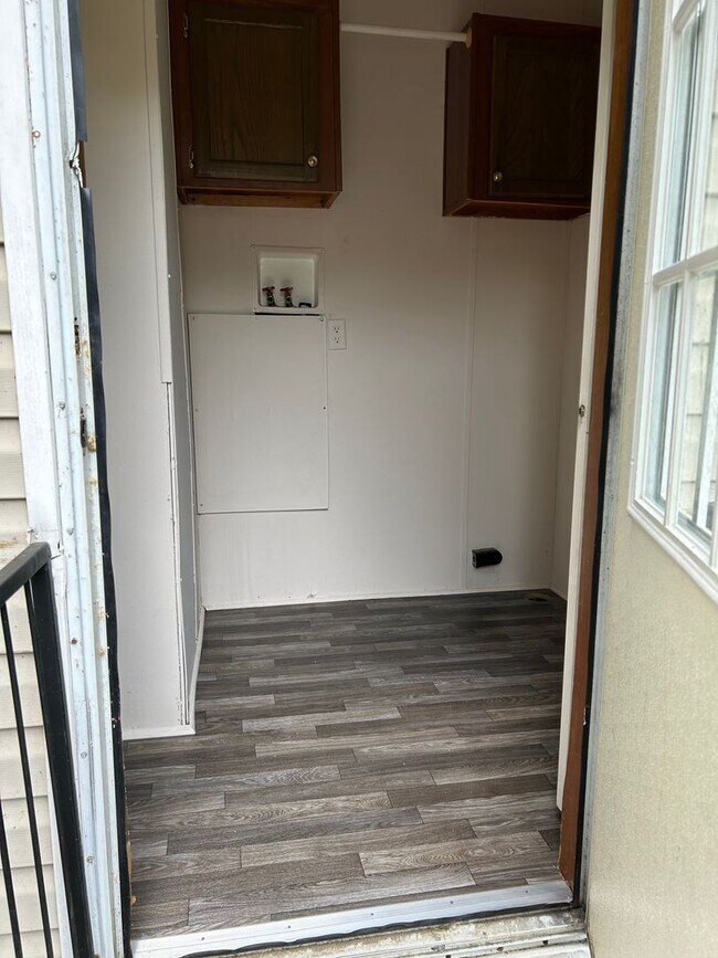 Building Photo - 3-Bedroom/ 2-Bath-Mobile Home on Private P...
