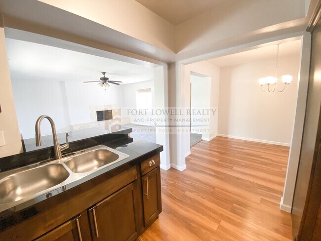 Building Photo - Beautiful 3 Bed, 2 Bath with Pool!! NO HOA!!! (Available on 05/01/26)