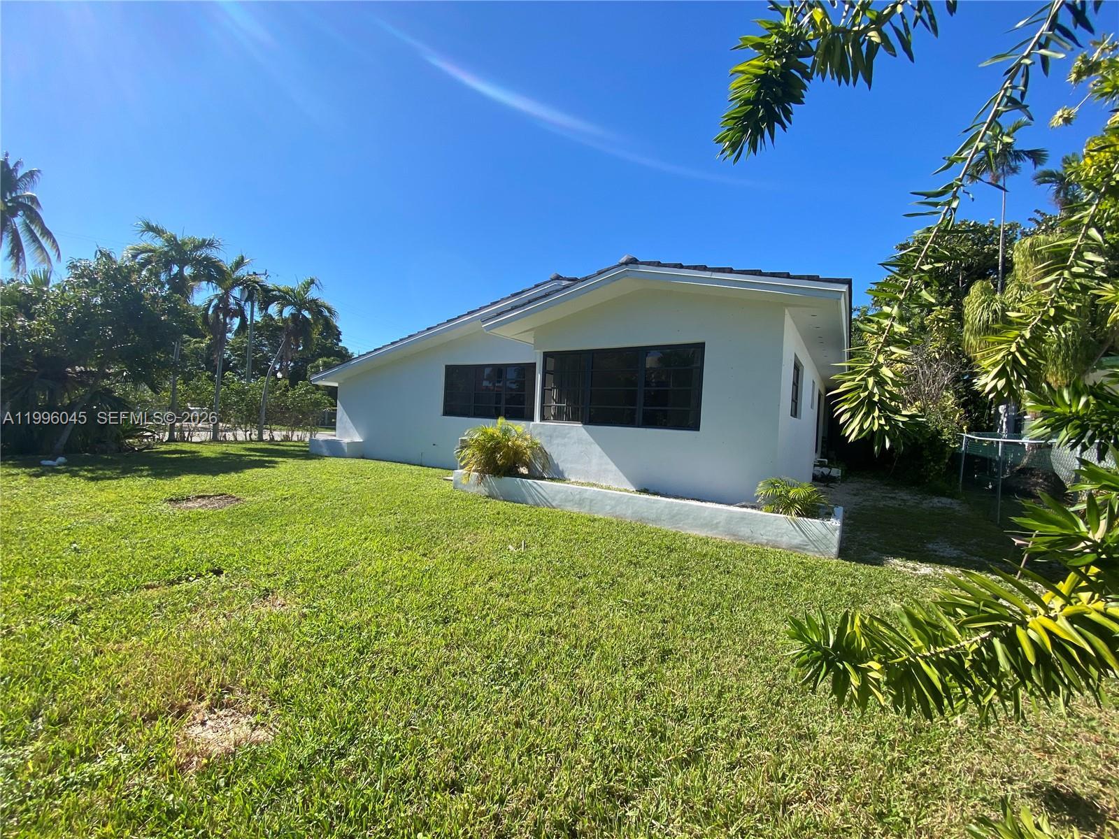 Building Photo - 1325 Marseille Dr