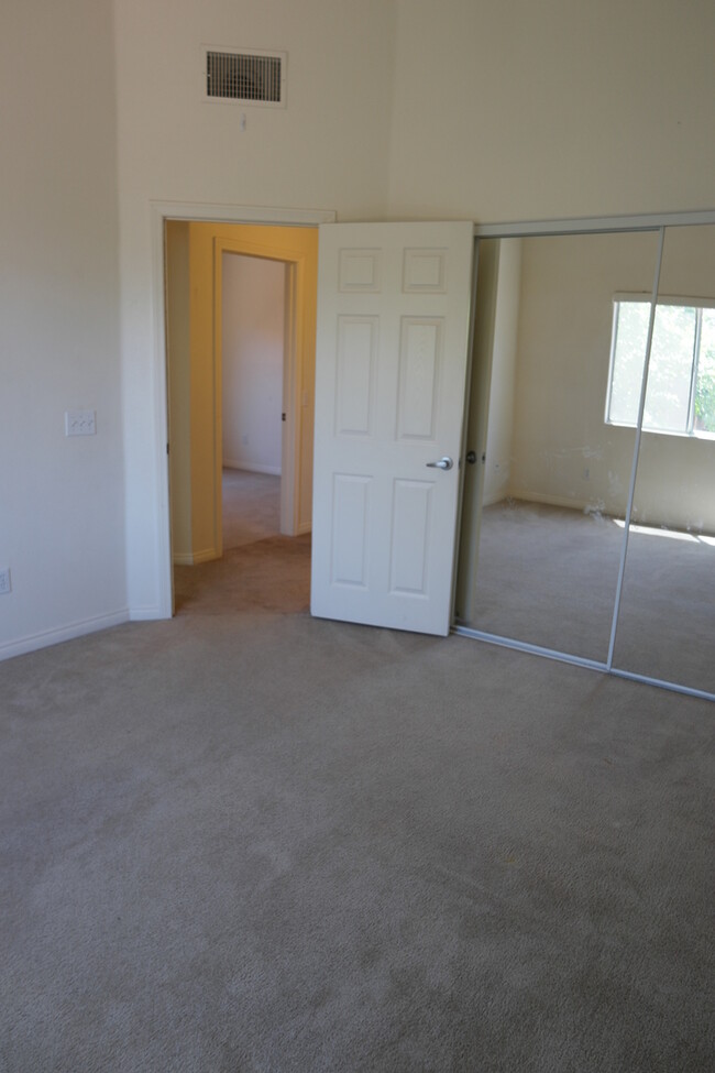 Building Photo - GREAT 4-Bedroom in La Quinta Cove