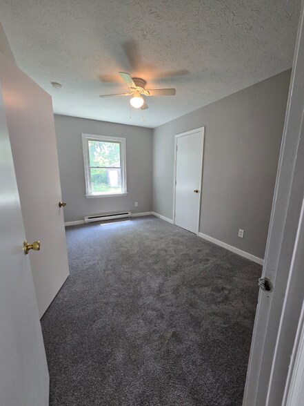 Building Photo - 5 N Fern Ave