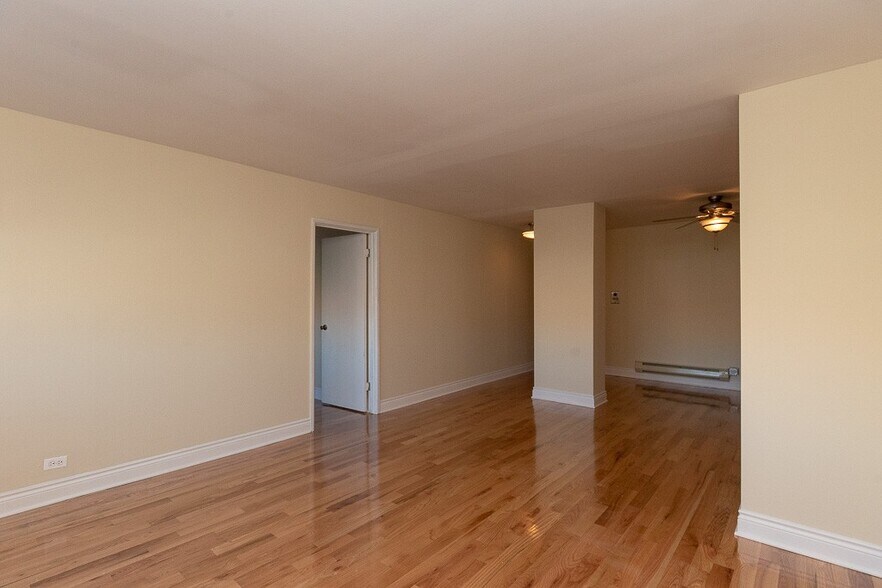 Building Photo - 659 W Wrightwood Ave