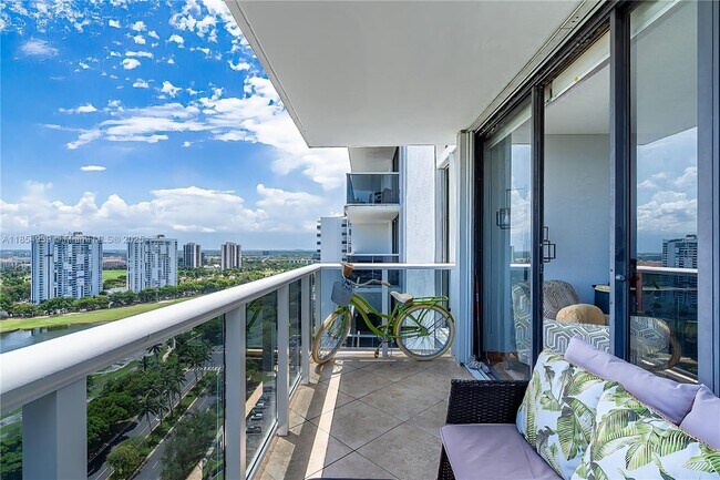 Building Photo - 3675 N Country Club Dr