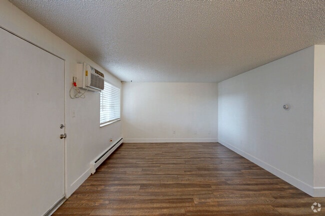 2BR, 2BA - 800SF - Living Room - Reed Park Apartments