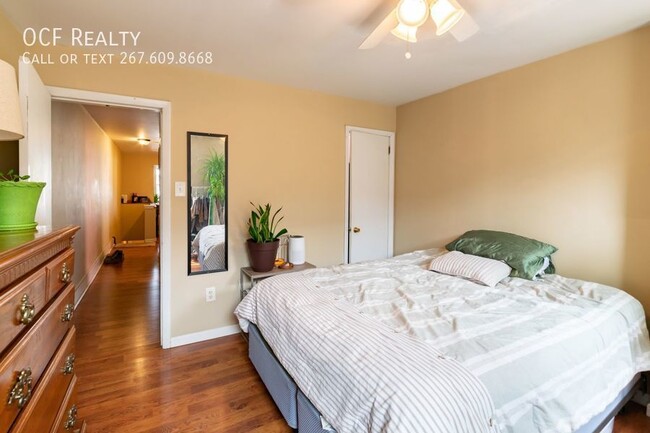 Building Photo - 2205 S 20th St