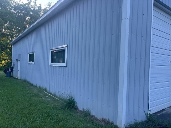 Building Photo - 226 Lake View Dr
