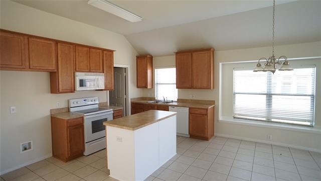 Building Photo - 2409 Deerwood Dr