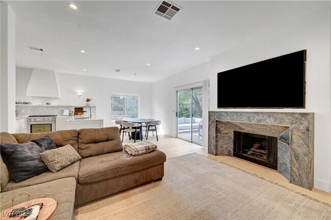 Building Photo - 1108 Daytona Ln