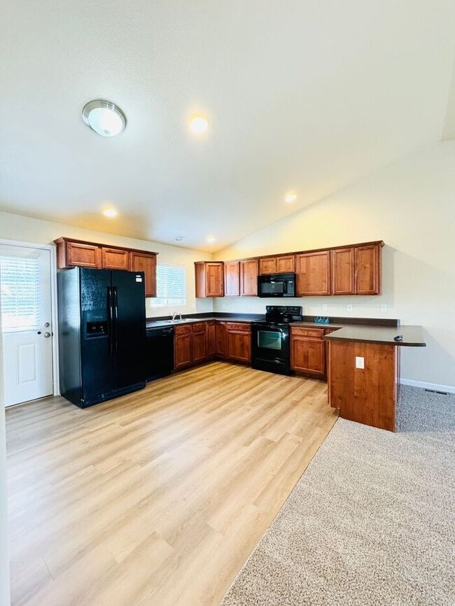 Primary Photo - Spacious 3 Bedroom 2 Bath Ranch Style Home