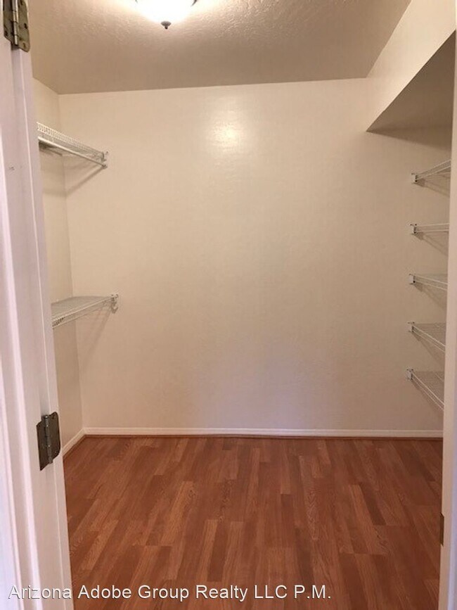 Building Photo - 2 br, 2 bath House - 511 S. Sawmill Gardens