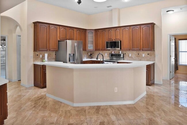 Building Photo - 215 Strathmore Cir