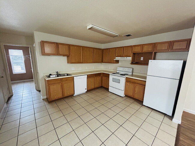 Primary Photo - Gorgeous 3 Bed/2 Bath Duplex in North East SA