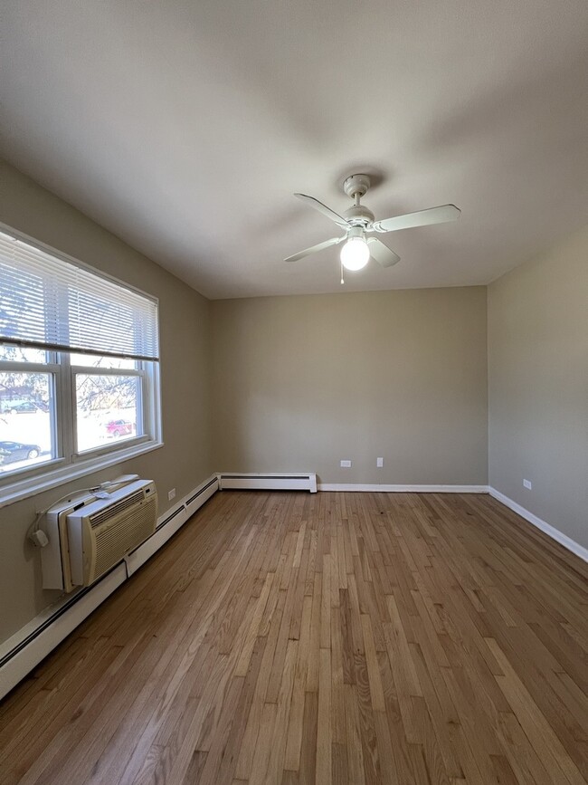 Building Photo - 560 Princeton St