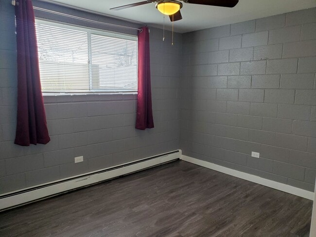 Building Photo - 341 N Garfield Ave