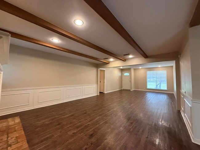 Building Photo - 5906 Mountainclimb Dr