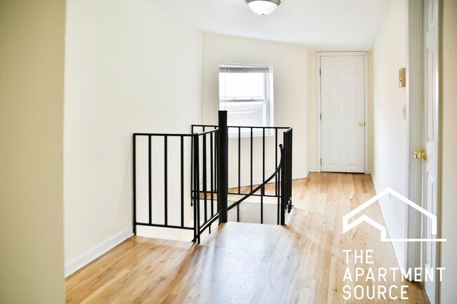 Building Photo - 2318 N Southport Ave