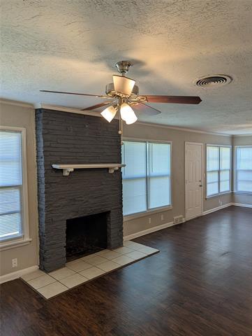 Building Photo - 2413 Hillview Dr