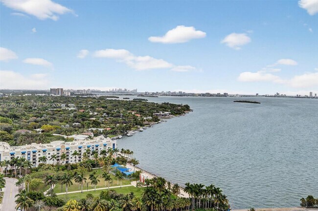 Building Photo - 601 NE 36th St