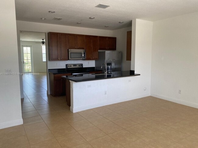 Building Photo - 948 SW 147th Ave