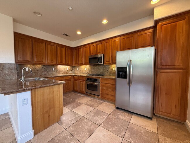 Building Photo - 3687 Whitworth Dr