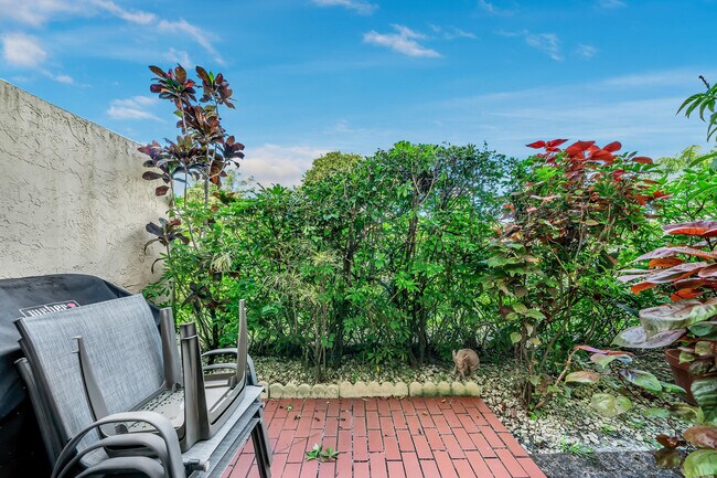 Building Photo - 9285 Vista del Lago