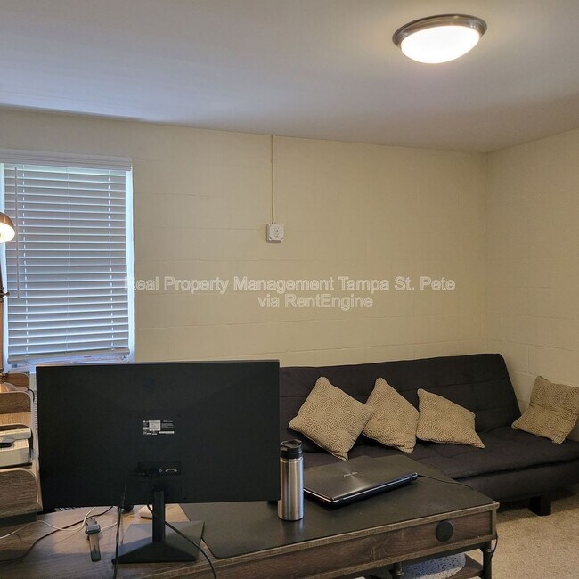 Building Photo - 12310 Capri Cir N