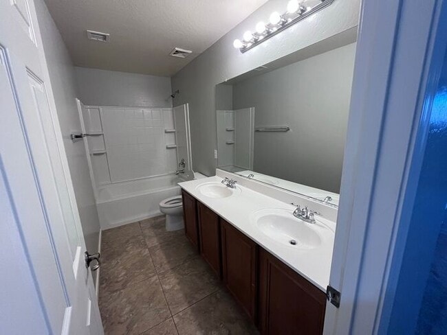 Building Photo - 5 bed 3 bath 3 car garage in San Tan Valley