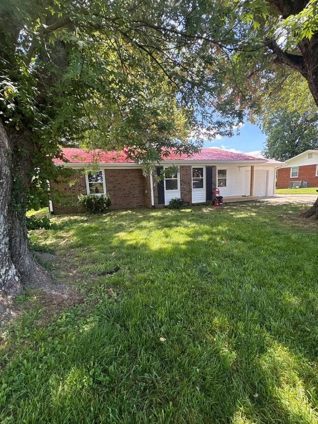 Building Photo - 3 Bedroom 2 Bath 1 Car Garage