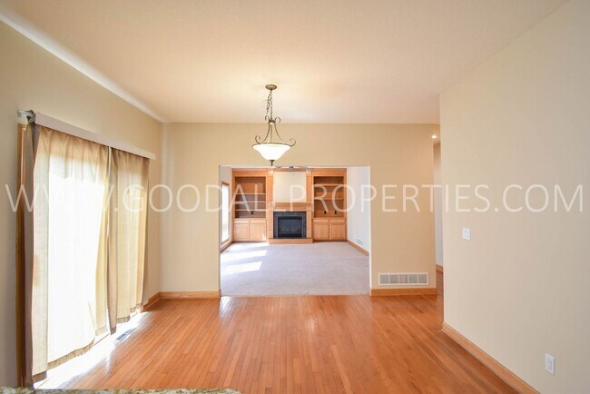 Building Photo - Executive Home with 4 Bedrooms, 2.5 Bath I...