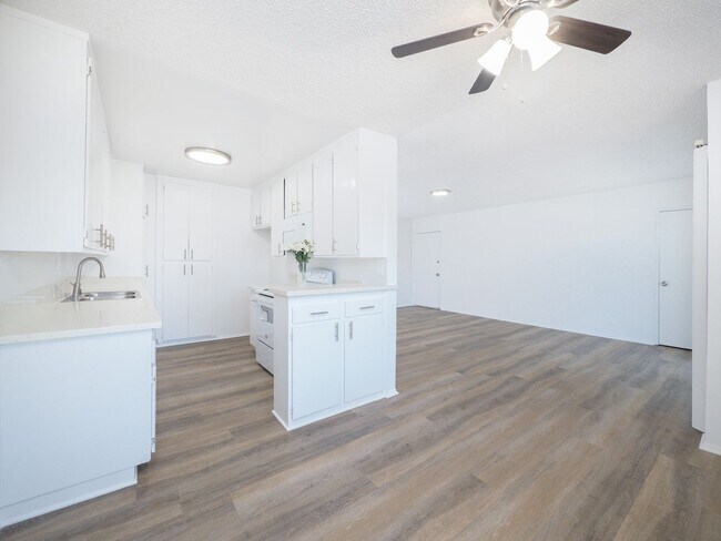 Interior Photo - 20317 Saticoy St