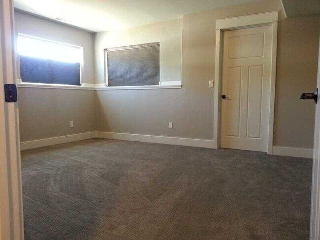 Building Photo - 3301 Central Ave