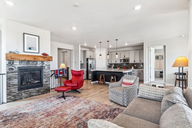 Building Photo - Stunning 4 Bedroom/ 3 Bath Home in Sterling Ranch