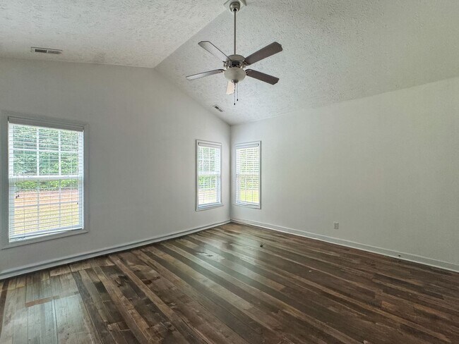 Building Photo - Lovely 4 Bed 2 Bath Home in Westgate