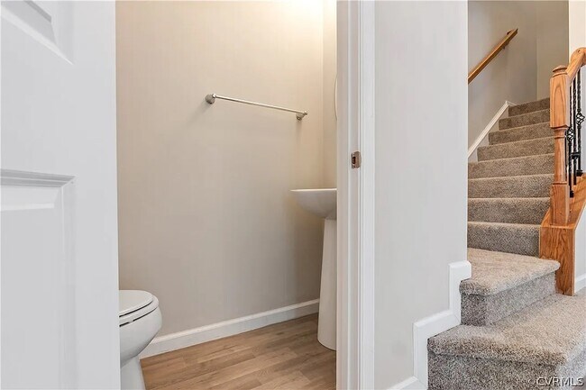 Building Photo - 8127 Creekside Village Dr