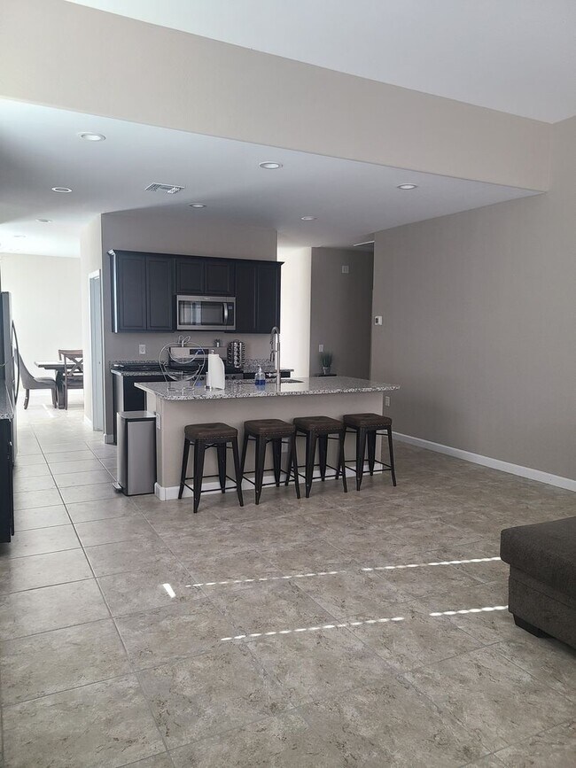 Building Photo - 4 Bedroom, 3 Bathroom Luxury Home in Torte...