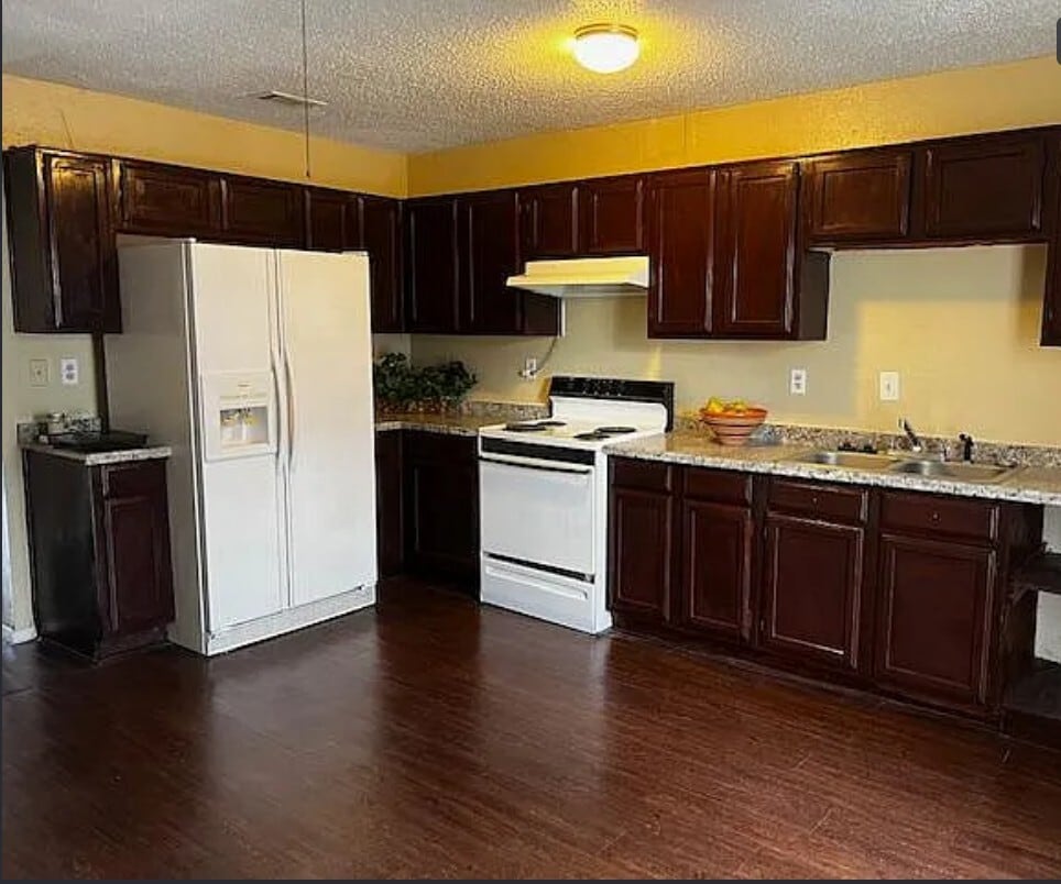 Building Photo - 10500 Lake June Rd