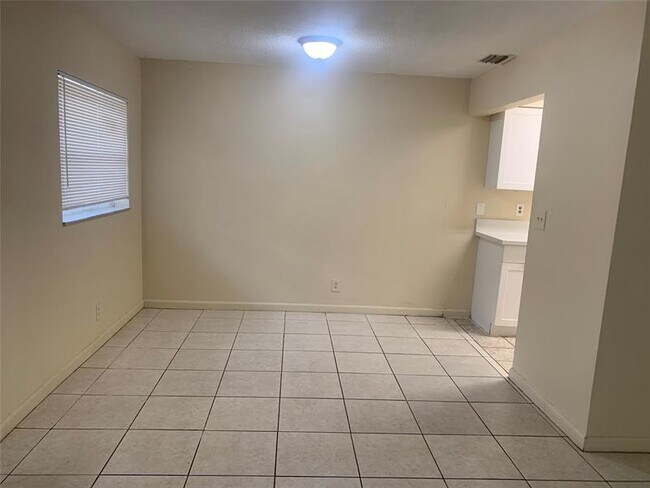 Building Photo - 4059 NW 31st Ave