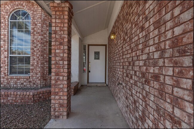 Building Photo - 7456 Luz De Lumbre Ave