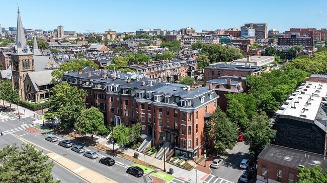 Building Photo - 762 Tremont St