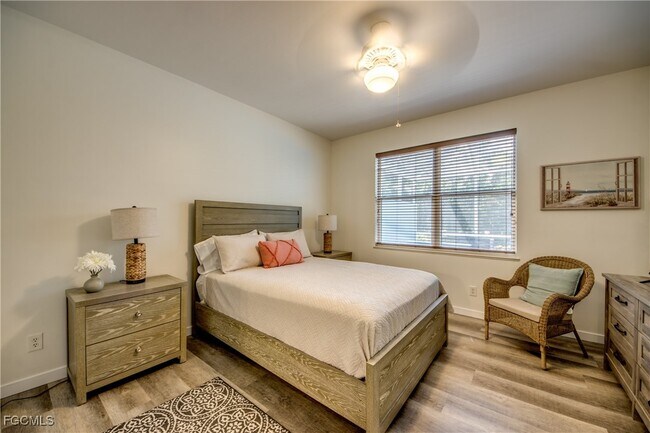 Building Photo - 10519 Diamante Way