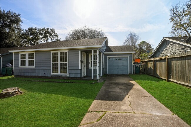 Building Photo - 1015 Prune St