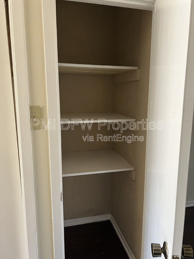 Building Photo - 1510 Cherrycrest Ln