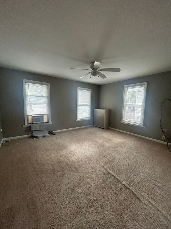 Building Photo - 4-bedroom duplex in south Steelton