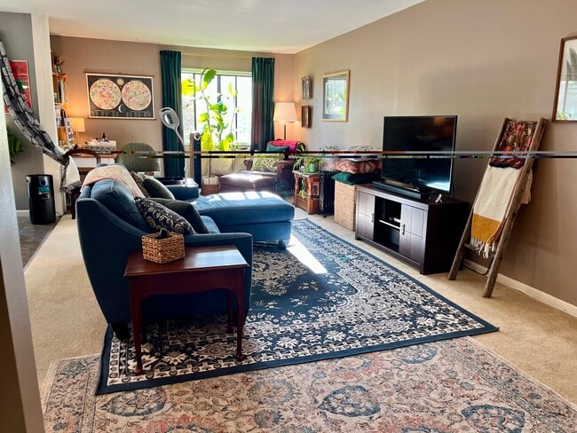 Building Photo - 28 Scarborough Ln